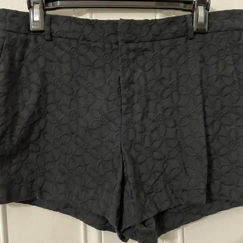 Elle shorts  - Picture 2 of 4